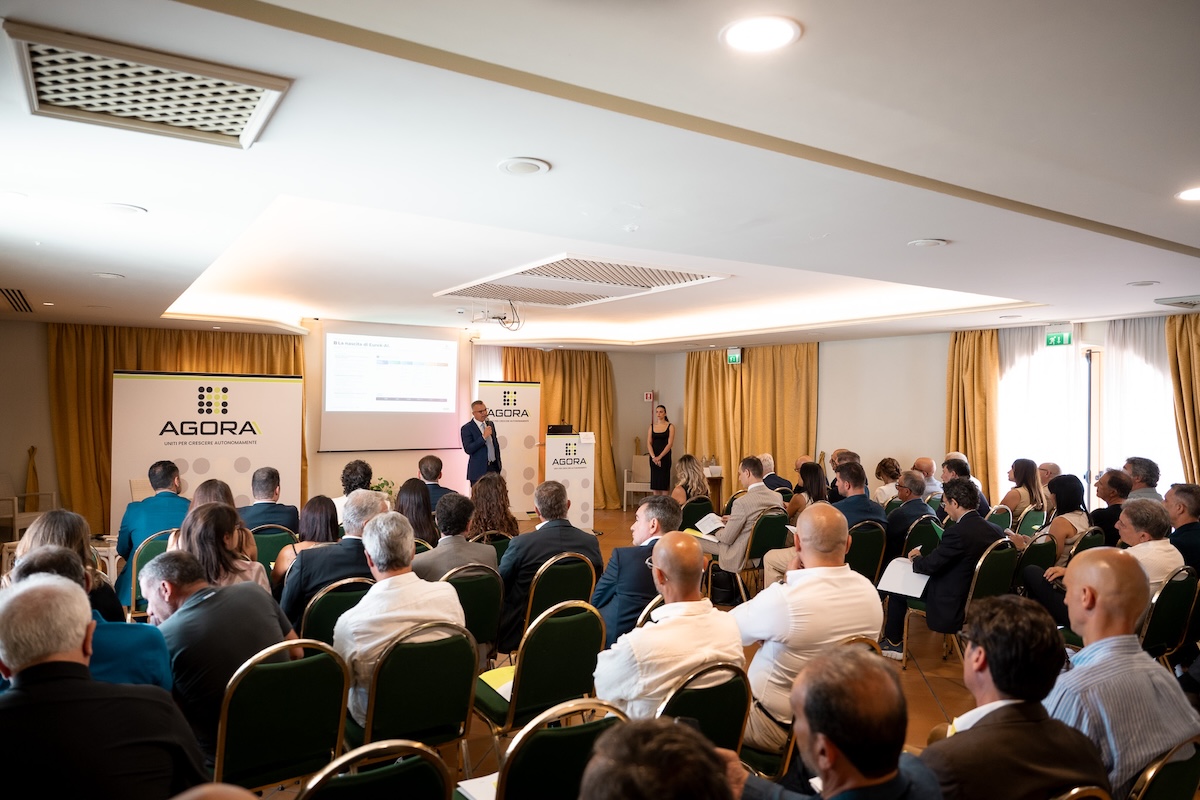 UN MOMENTO DELLA PRESENTAZIONE DEL PIANO INDUSTRALE AGORAA presenta il Piano Industriale 2026-2028