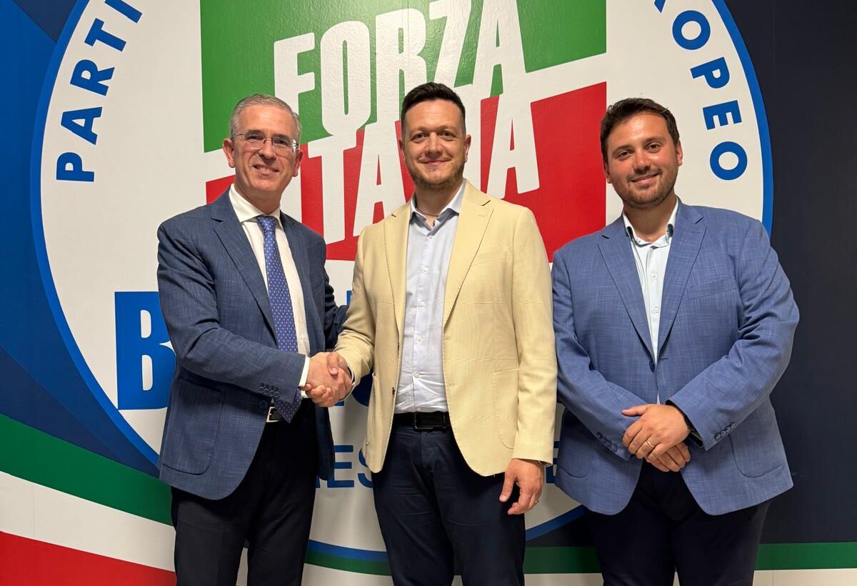 Vito Arnone commissario Forza Italia a Vizzini con Falcone e Villardita nella sede provinciale azzurra di via Asiago a Catania Vizzini, Vito Arnone nuovo commissario di Forza Italia