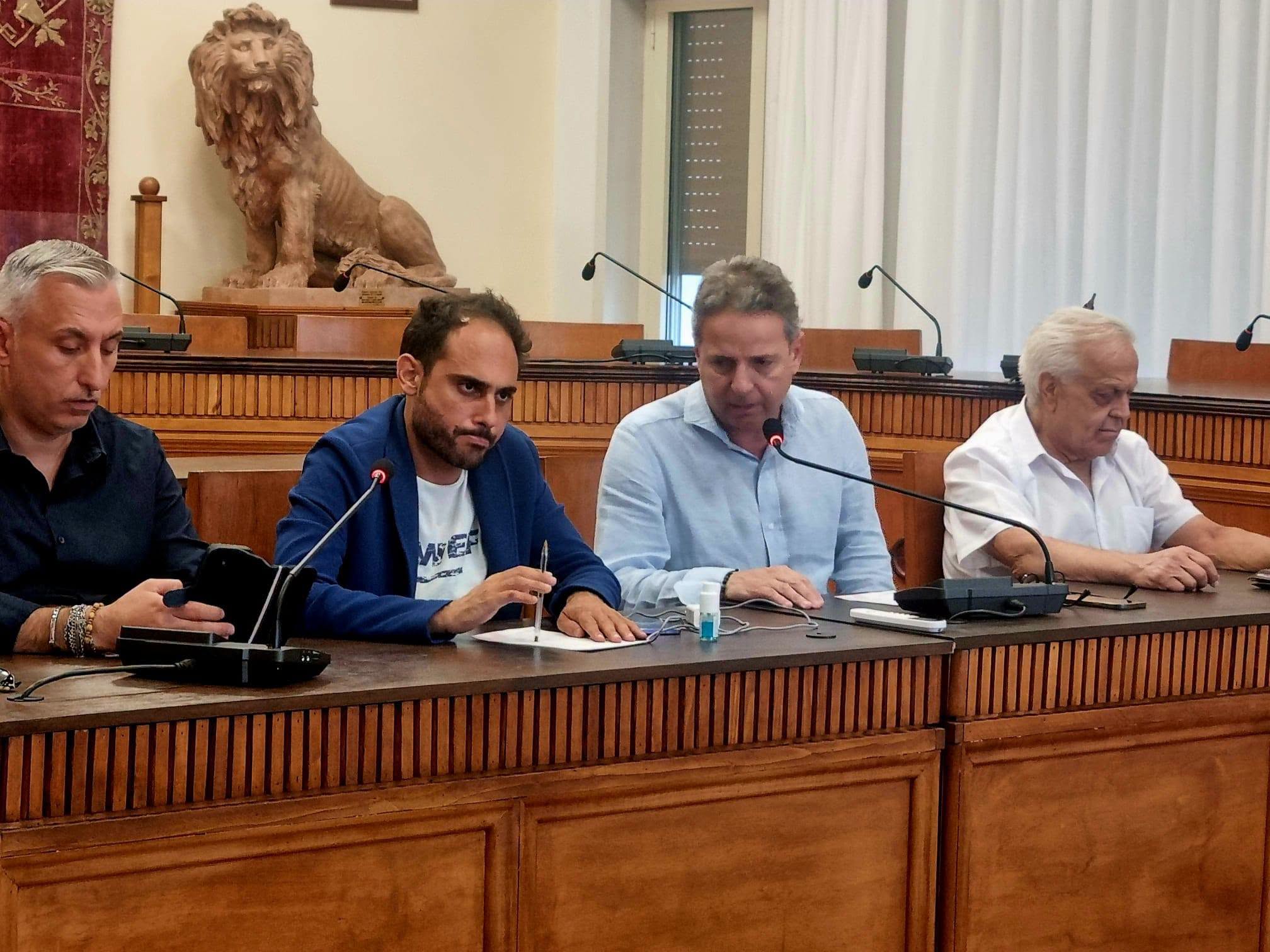 autobotti Emergenza idrica a Trecastagni, attivato il servizio con autobotti