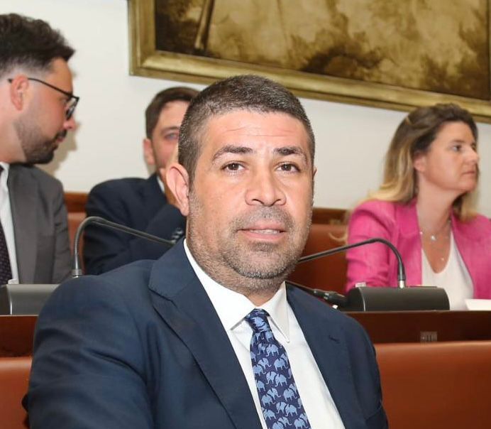 consigliere comunale andrea cardello stalli blu amts Sosta a pagamento, Cardello: «AMTS rispetti subito la decisione del Consiglio»