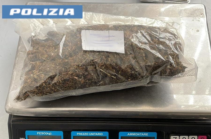 Fuga in scooter con la marijuana tra le vie di San Giorgio