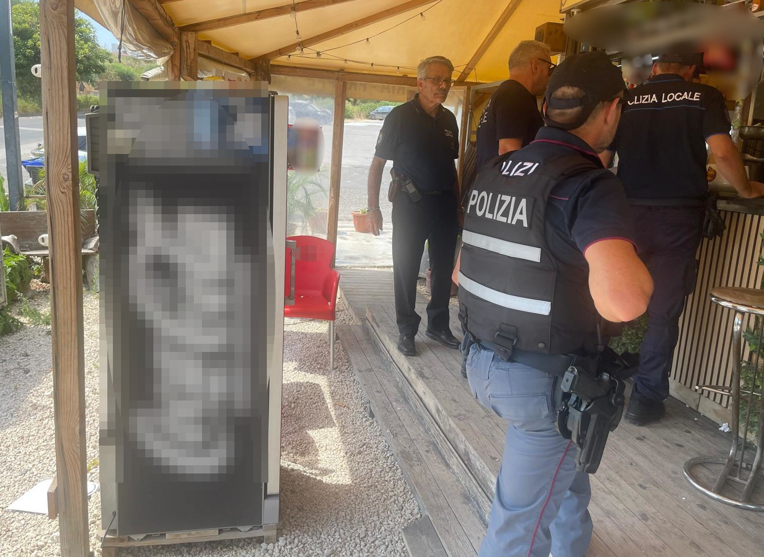 CONTROLLI STRAORDINARI COORDINATI DALLA POLIZIA DI STATO NEI QUARTIERI DI LIBRINO E SAN GIORGIO (2) Librino e San Giorgio: sanzioni a chioschi e paninerie