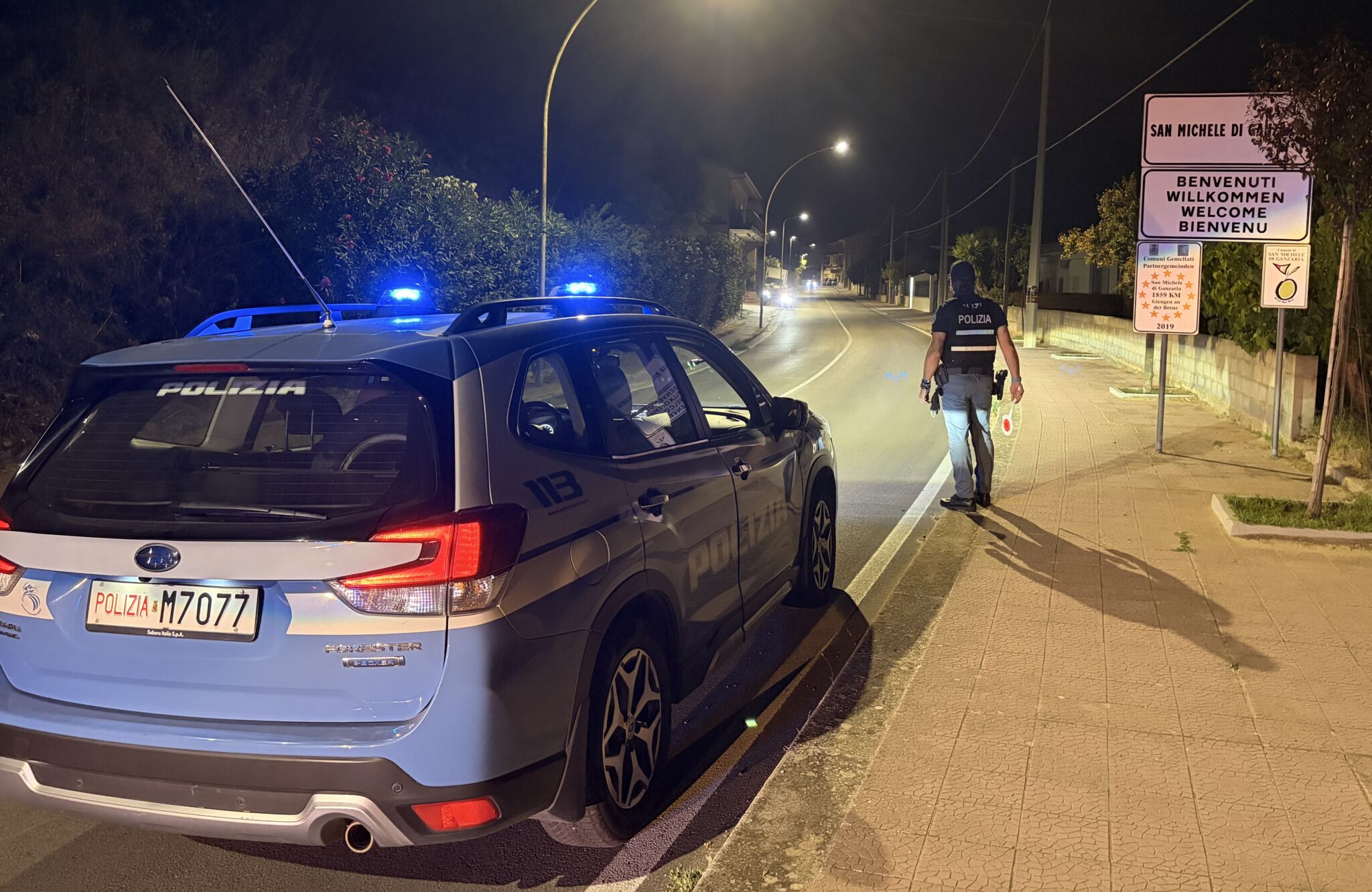 – CONTROLLI STRAORDINARI DELLA POLIZIA DI STATO A CALTAGIRONE, SAN MICHELE DI GANZARIA E MIRABELLA IMBACCARI. SANZIONI PER CIRCA 7.000 EURO 1 Controlli nel Calatino: sanzioni per 7 mila euro