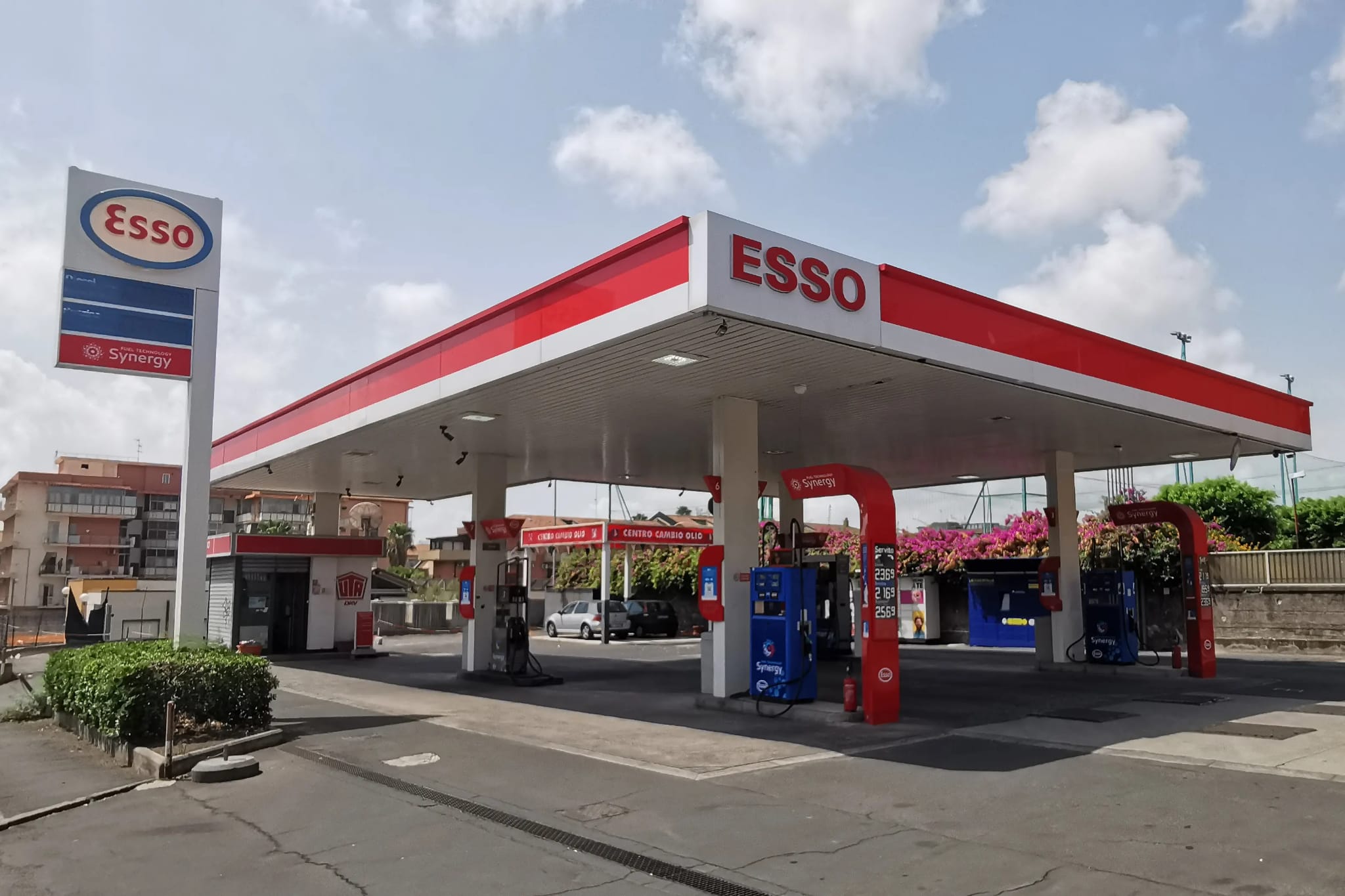 Petrolio in calo e prezzi in salita: Codacons chiede controlli
