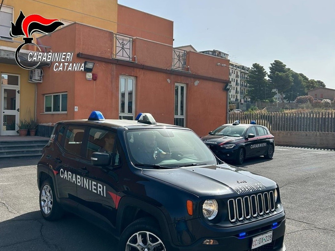 Foto Adrano (CT) Feriscono 21enne con un coltello: denunciati padre e figlio