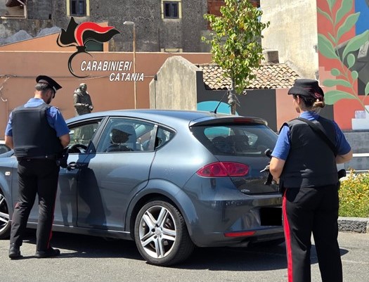 Foto Motta Sant’Anastasia Fuggono da un controllo perché senza patente
