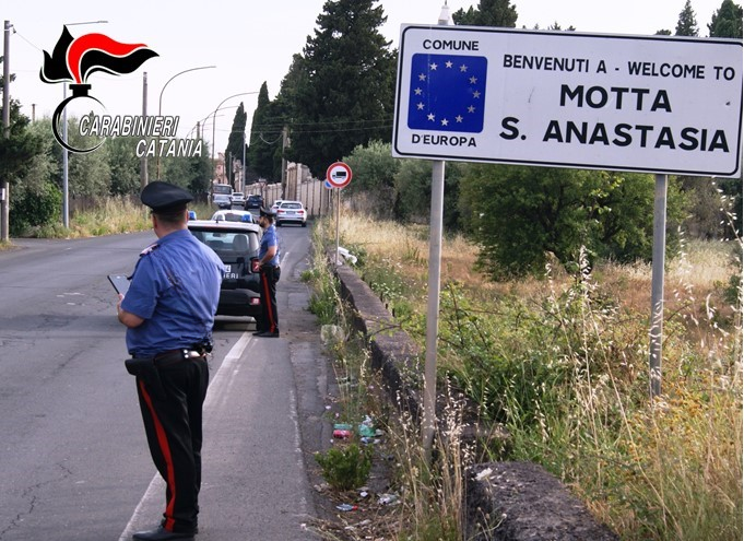 Foto Motta In scooter con droga e 2400 euro in contanti