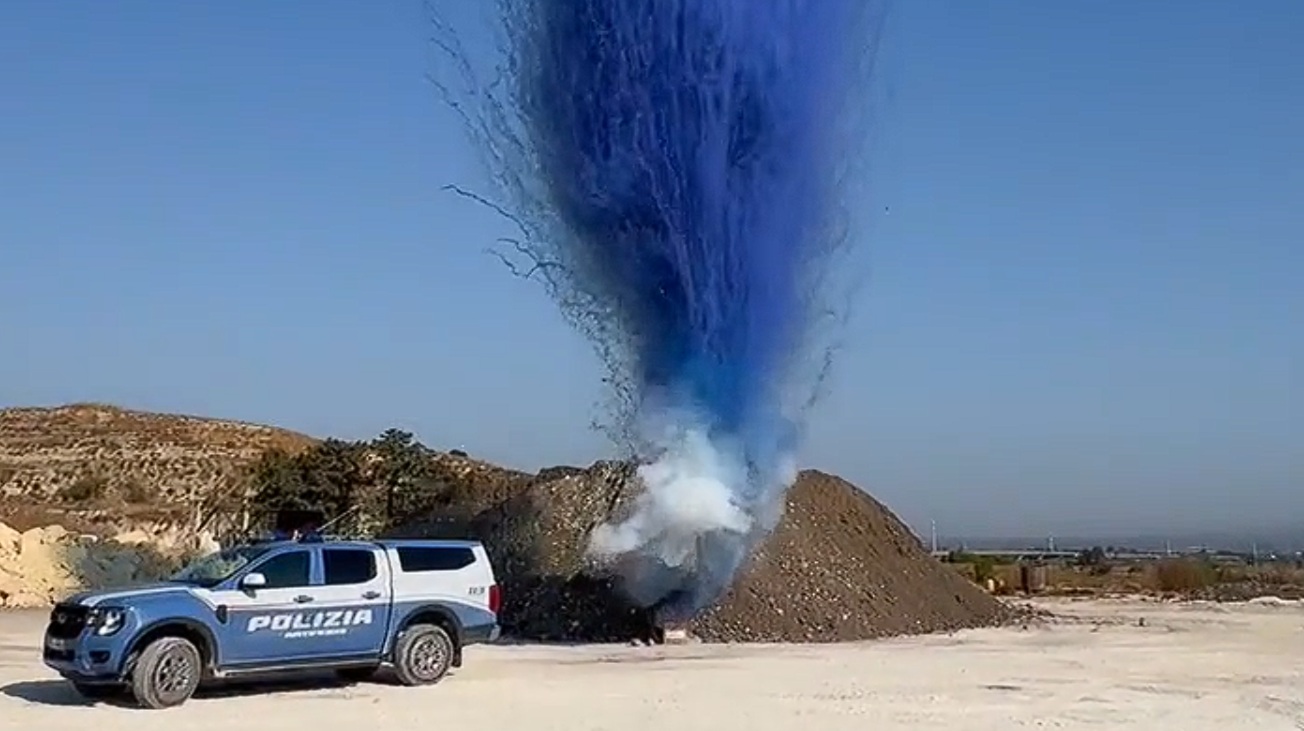 Catania, sequestrati 85 chili di fuochi d’artificio in un hub di spedizione