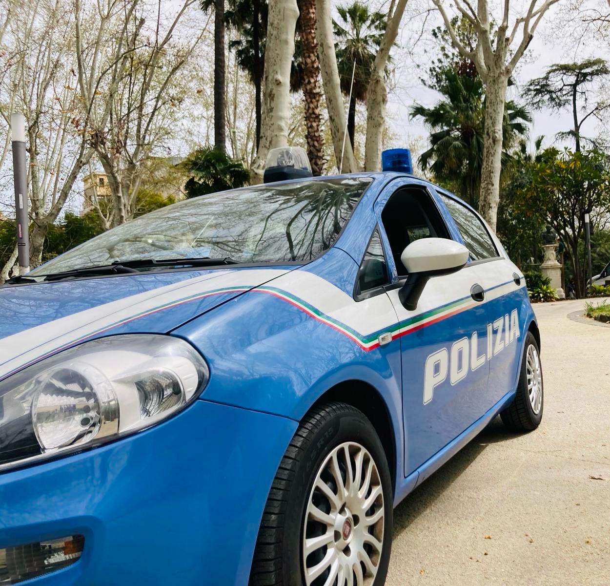 MINACCIANO UN PASSANTE CON UN COLTELLO PER RUBARGLI IL CELLULARE DUE STRANIERI ARRESTATI DALLA POLIZIA DI STATO Rapina in via Etnea, arrestati due giovani dopo la minaccia con un coltello