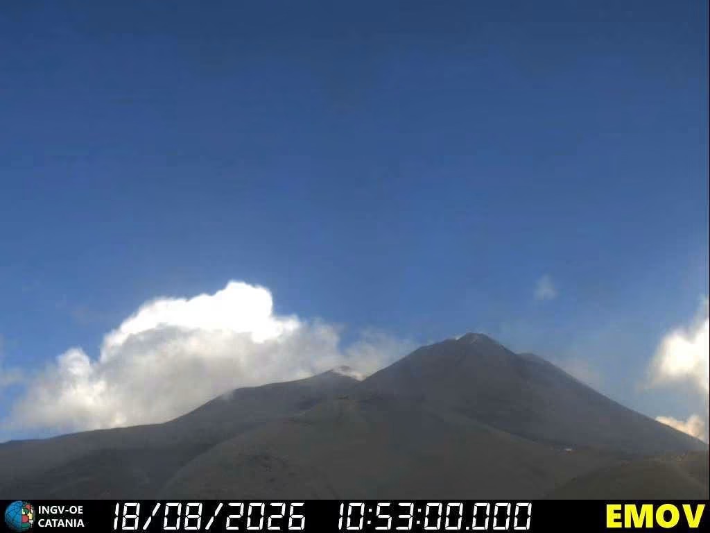 Etna, nuova bocca a quota 3100 metri: la lava a 1330 metri