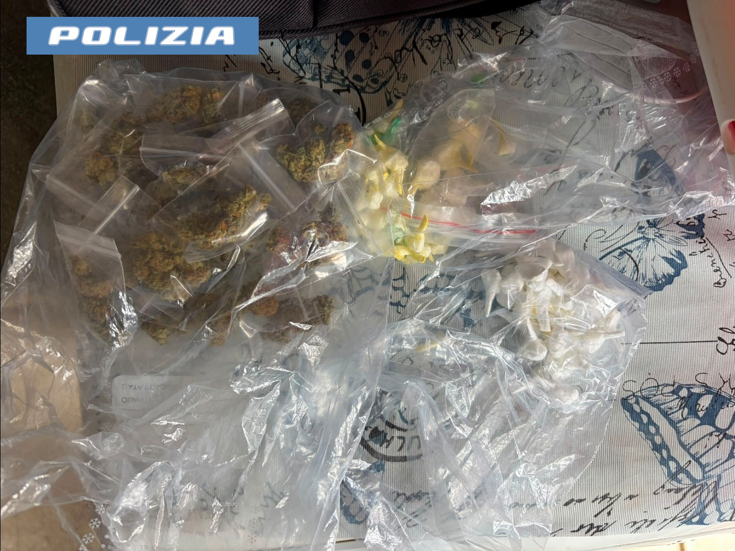 OPERAZIONE ANTIDROGA IN VIA CAPO PASSERO ARRESTATI DUE PUSHER CHE GESTIVANO LO SPACCIO IN MODALITA’ “DRIVE IN”. Spaccio “drive in” in via Capo Passero, arrestati due uomini