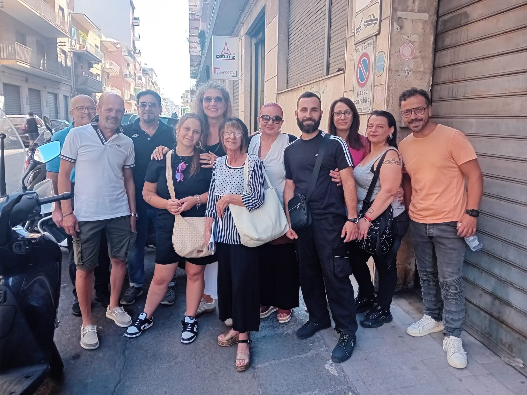 Scuola Usb Catania Scuola, sei ex Lsu ATA passano al full time: esulta USB Catania