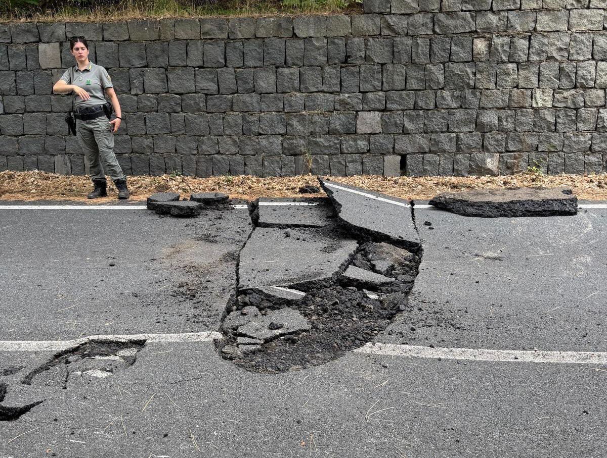 Strade bloccate Terremoto Etna Terremoto, chiuse le strade di accesso a Etna Nord