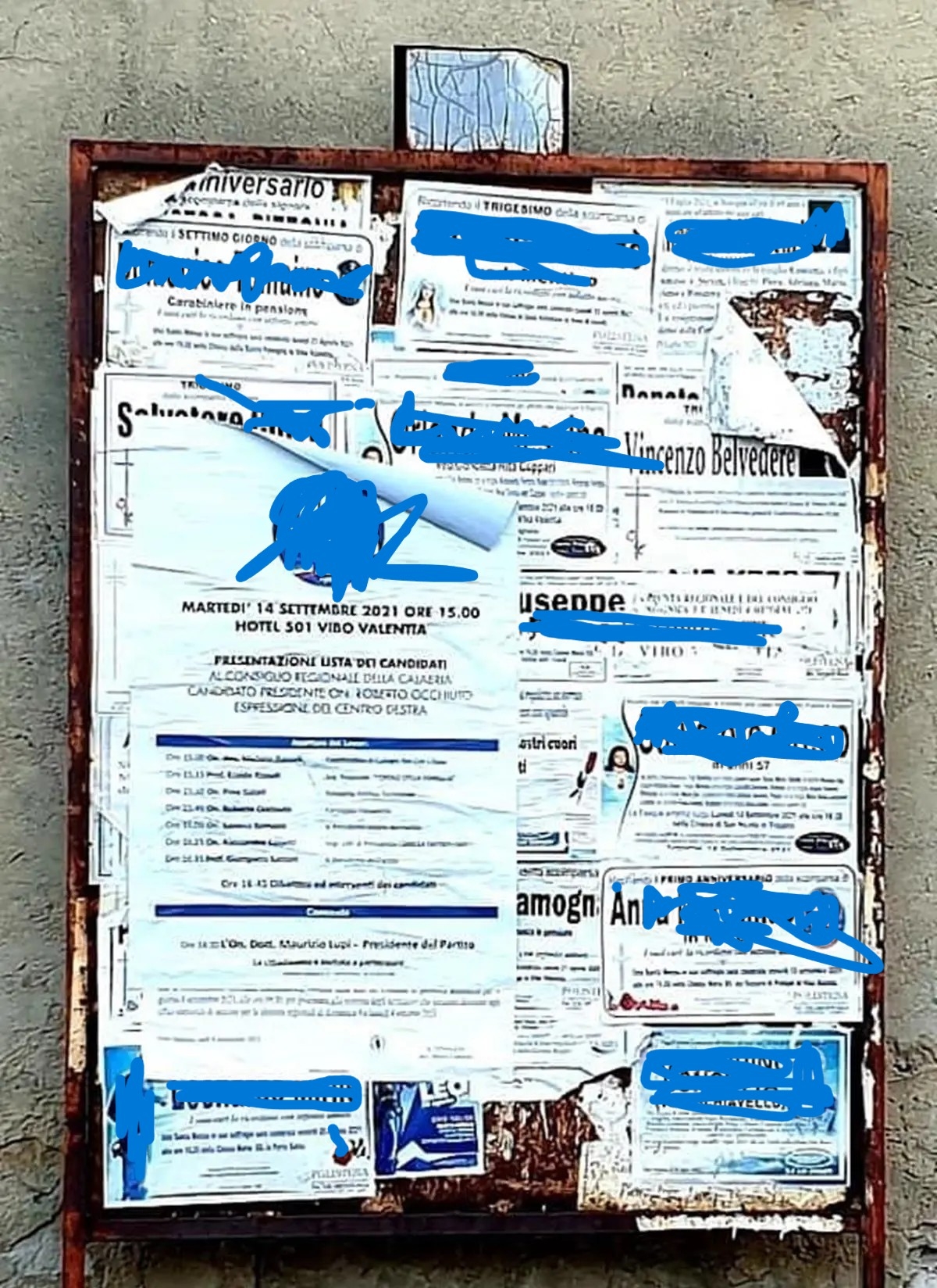 a-vibo-marina-la-propaganda-elettorale-copre-anche-i-necrologi Giarre, stop ai necrologi selvaggi: nuove regole e multe