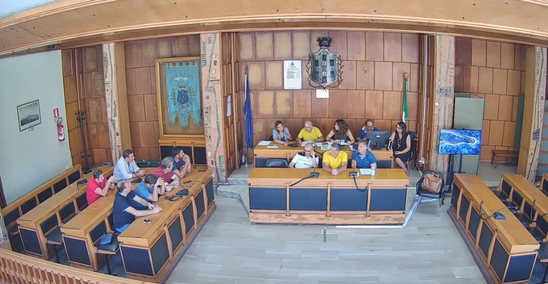Giarre, Tari bloccata: l’aula approva ma è già melina elettorale