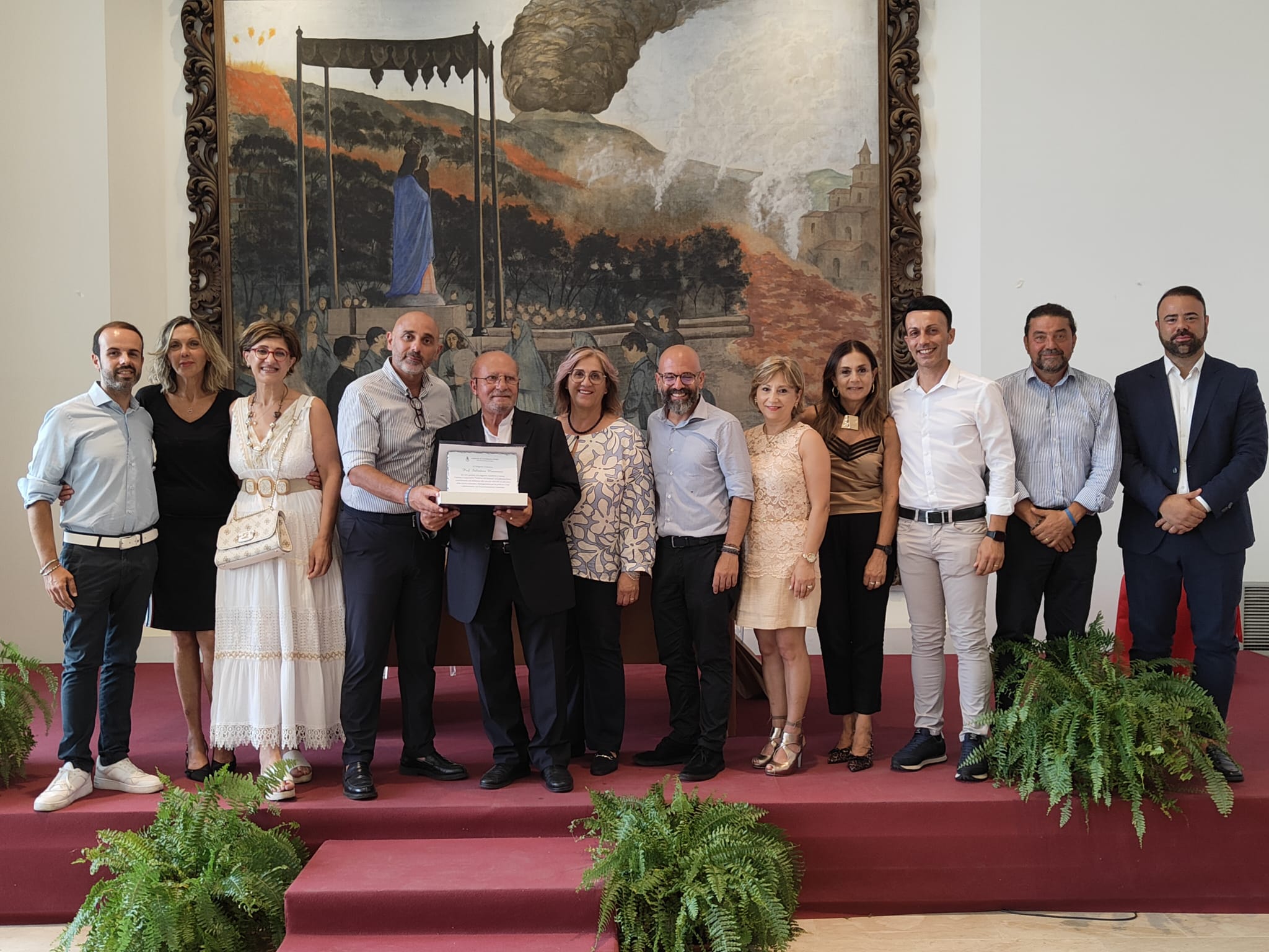 ef1d3c90-8c0b-4419-9a41-384fab1fa02f Zafferana Etnea saluta il preside Musumeci: una vita per la scuola
