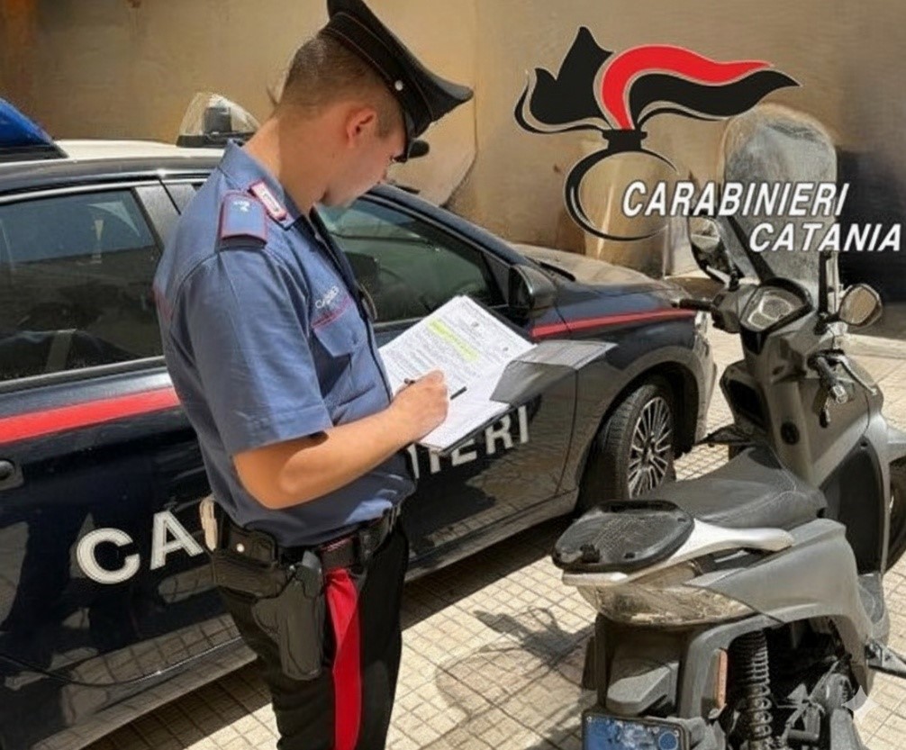 In viale Ulisse su uno scooter rubato