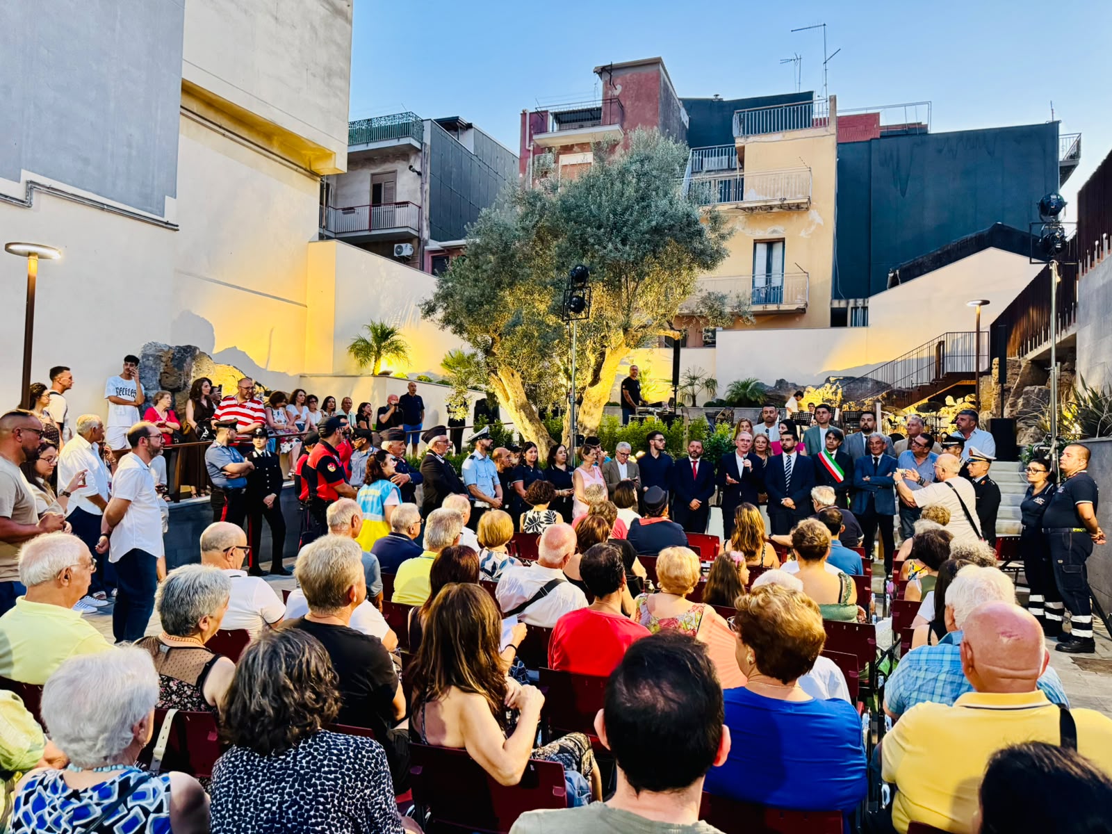 misterbianco-nuova-piazza-giovanni-paolo-II-centro-storico-sindaco-marco-corsaro-1 Misterbianco, inaugurata piazza San Giovanni Paolo II