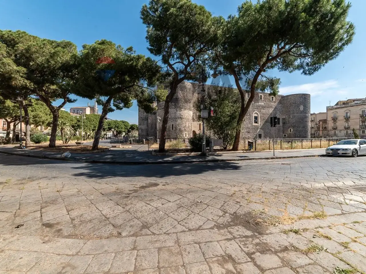 1280×960 Piazza Federico di Svevia, cambiano sosta e pedonalizzazione