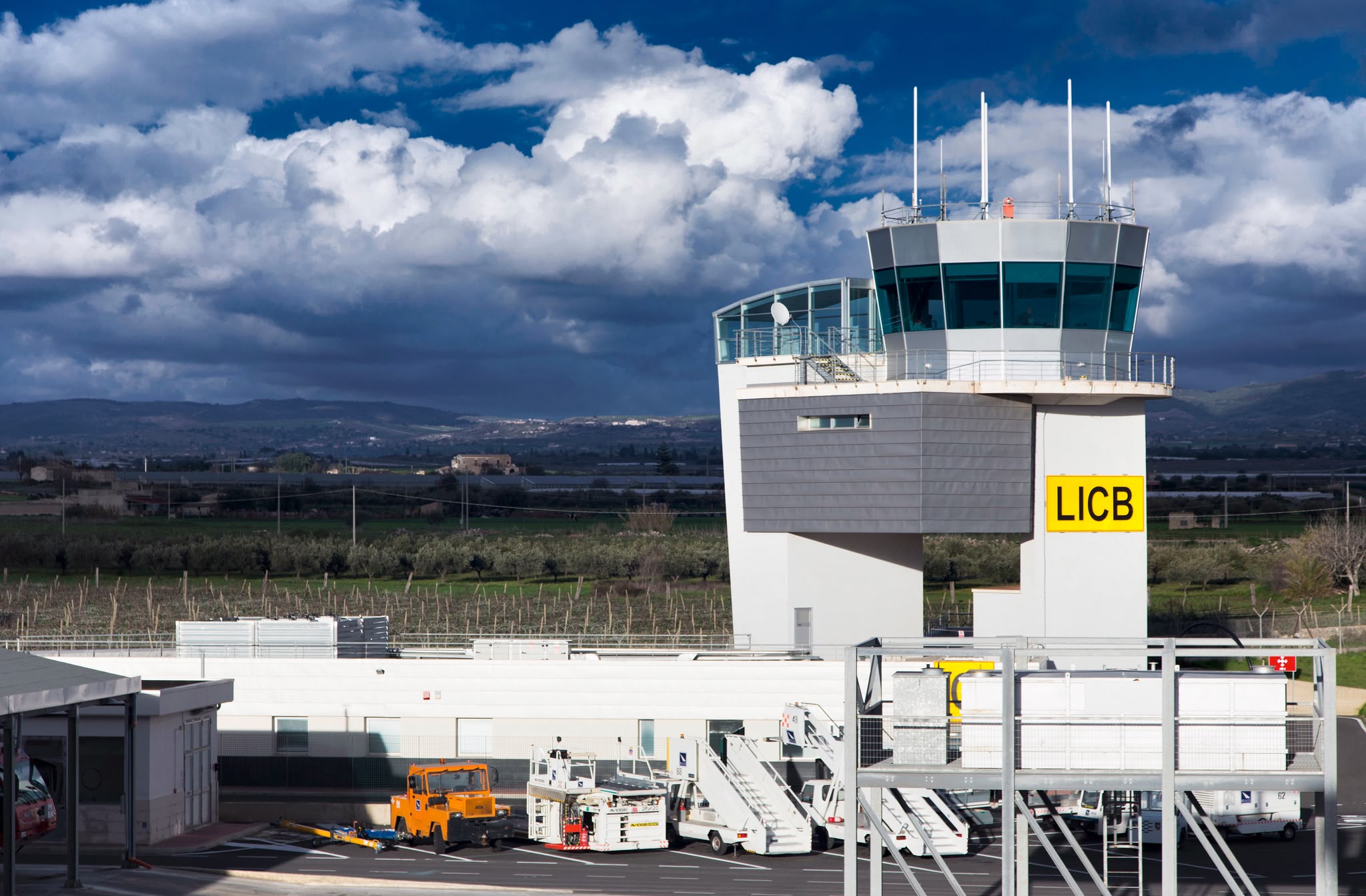 Aeroporto Comiso Comiso-Ryanair: 230 mila passeggeri persi e 2 versioni incompatibili