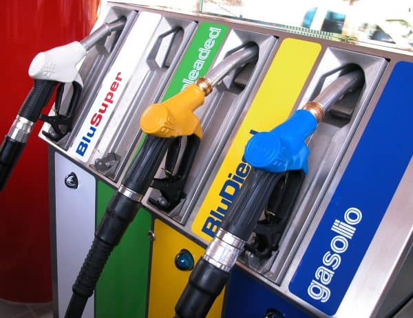 BENZINA-1-1-e1526459549945 Carburanti, Sicilia tra le più care d’Italia: diesel a 2,239 euro