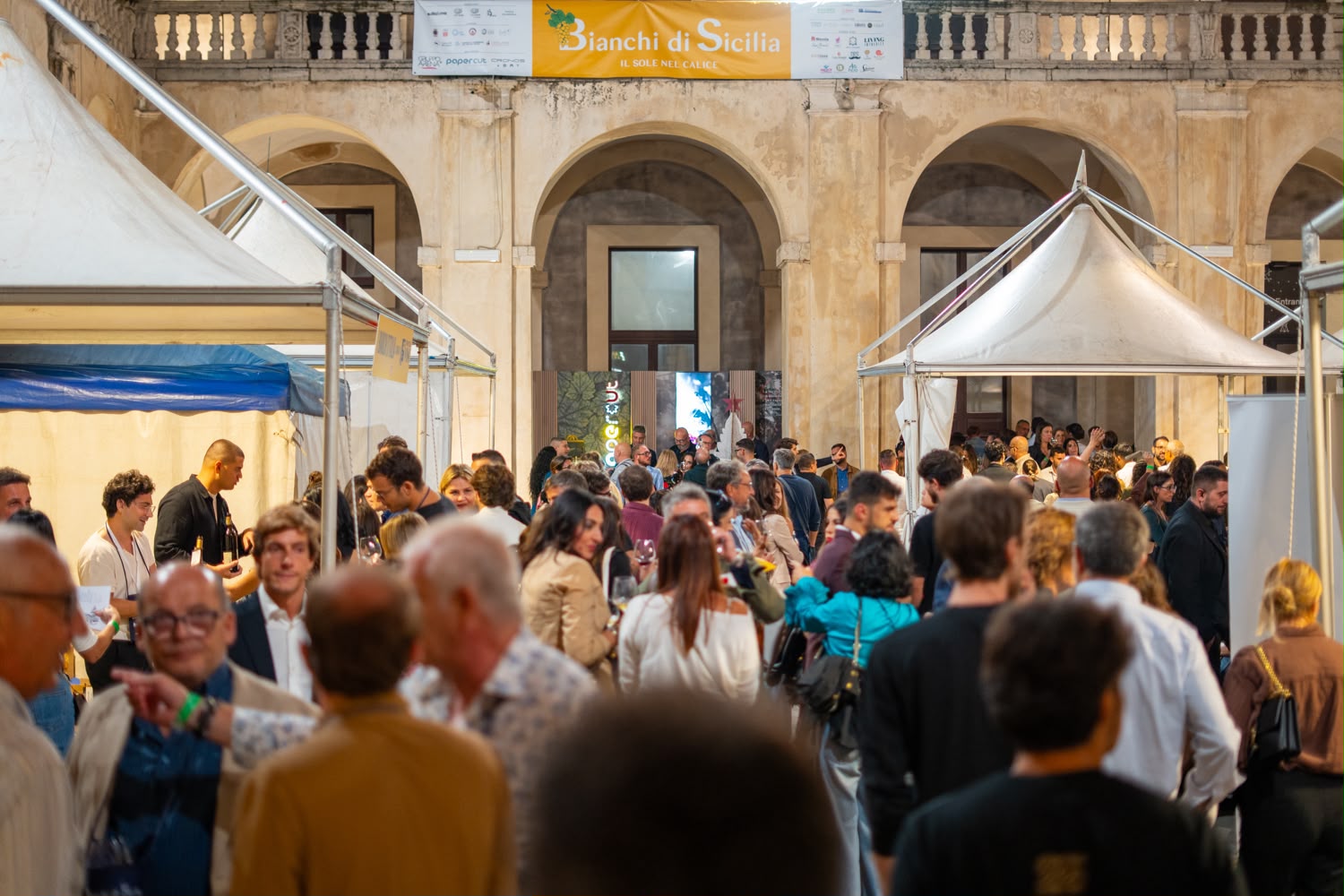 Bianchi di sicilia 2026 Bianchi di Sicilia 2026, tra masterclass del gusto e spazio letterario