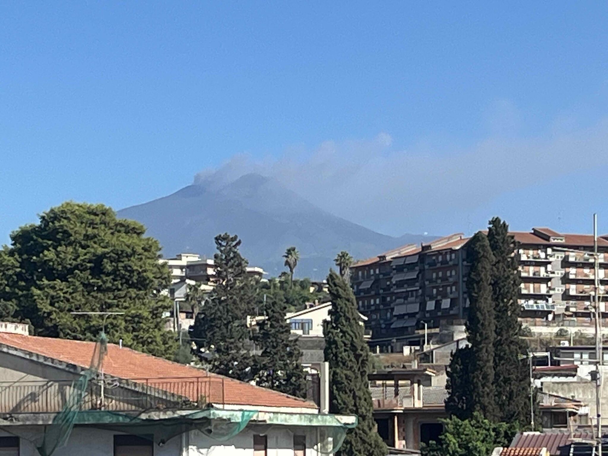 Vona Etna, torna rosso il codice aviazione