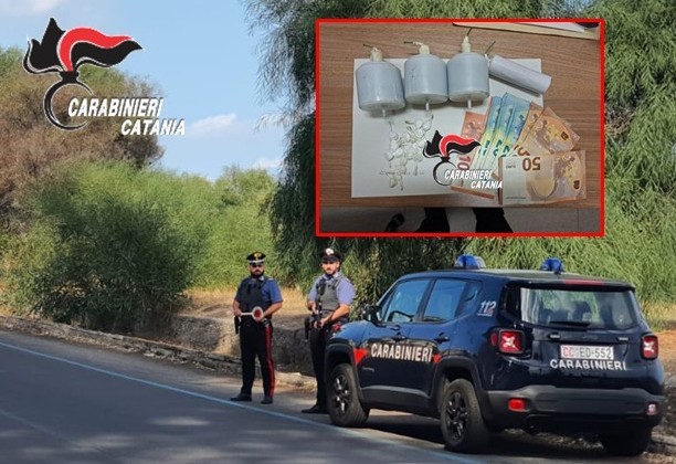 Foto Giarre e Fiumefreddo di Sicilia (CT) Trasportava in auto cocaina crack e 4 candelotti di dinamite