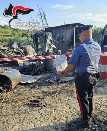 Foto Grammichele (CT) Grammichele, discarica di rottami in campagna: sequestrati 1.600 metri quadrati