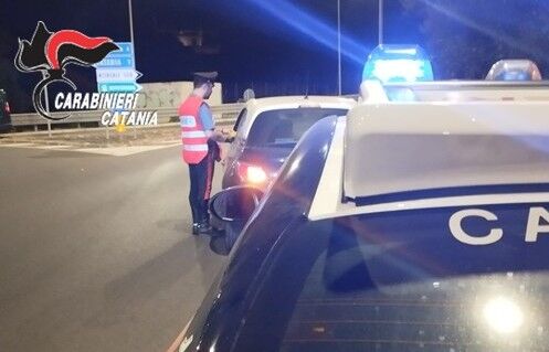 arrestato ricercato per rapina Ricercato per rapina beccato su auto rubata