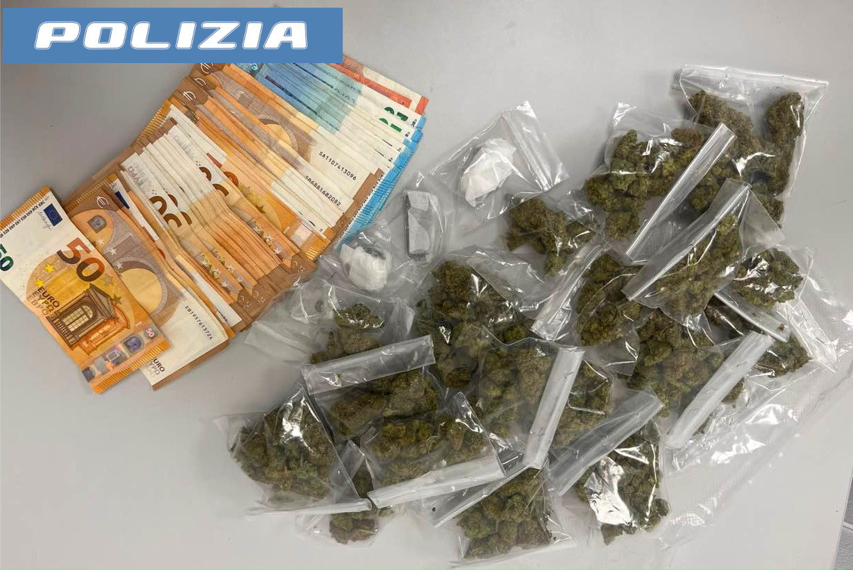 Picanello, 18enne arrestato con droga e contanti
