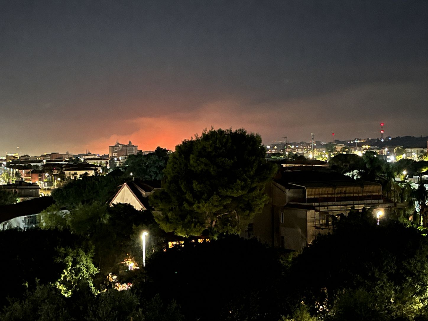 IMG-20260902-WA0013 Incendio alla Zona industriale, Arpa rassicura: “Qualità dell’aria non influenzata dal rogo”