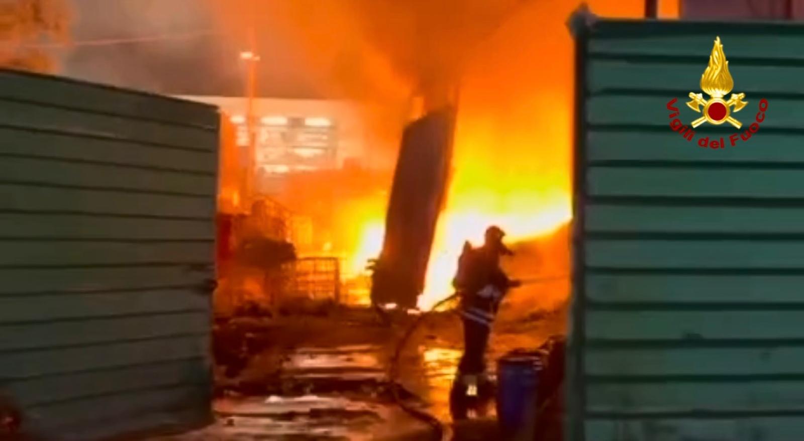 IMG-20260902-WA0019 Catania, ieri sera vasto incendio nella Zona Industriale