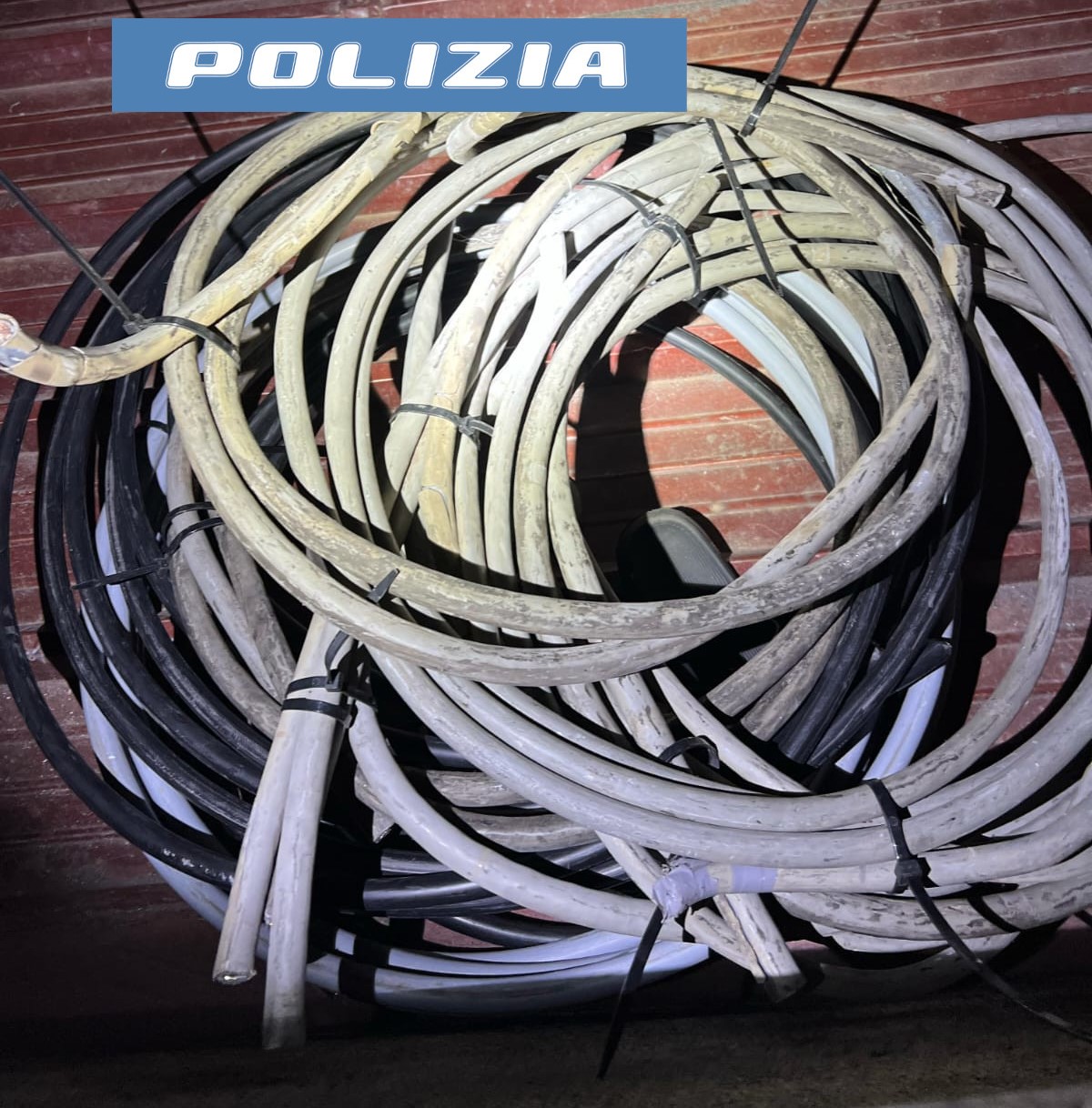 LA POLIZIA DI STATO ARRESTA PREGIUDICATO PER FURTO CAVI IN RAME PRESSO STAZIONE CIRCUMETNEA. Ruba 33 kg di rame alla FCE: arrestato