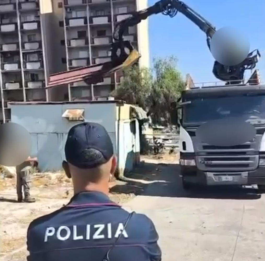 LA POLIZIA DI STATO COORDINA UN’ATTIVITÀ ANTIDEGRADO A LIBRINO. RIMOSSI RIFIUTI ED INSTALLAZIONI ABUSIVE. ELEVATE SANZIONI PER 47MILA EURO Librino, operazione antidegrado: rifiuti rimossi e sanzioni per 47mila euro