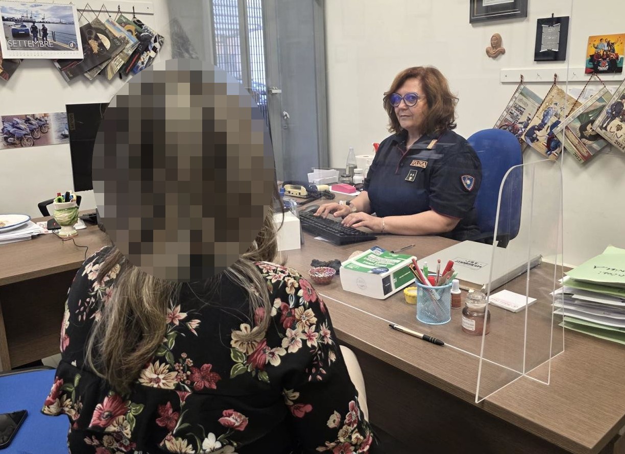 MALTRATTA LA COMPAGNA GIOVANE ARRESTATO DALLA POLIZIA DI STATO A CALTAGIRONE Pugni e schiaffi alla compagna, un arresto a Caltagirone