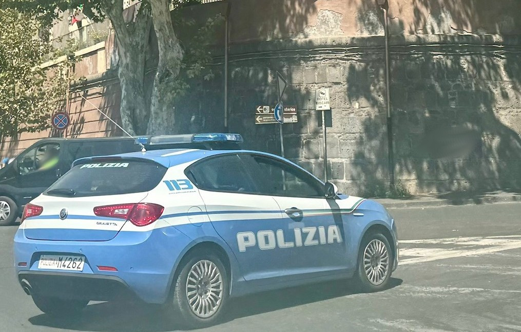 PATERNESE DENUNCIATO DALLA POLIZIA DI STATO PER TENTATO FURTO SU UN’AUTO DECISIVO L’INTERVENTO DELLA PATTUGLIA DELL’ESERCITO ITALIANO Ladro paternese in trasferta sorpreso dentro un’auto