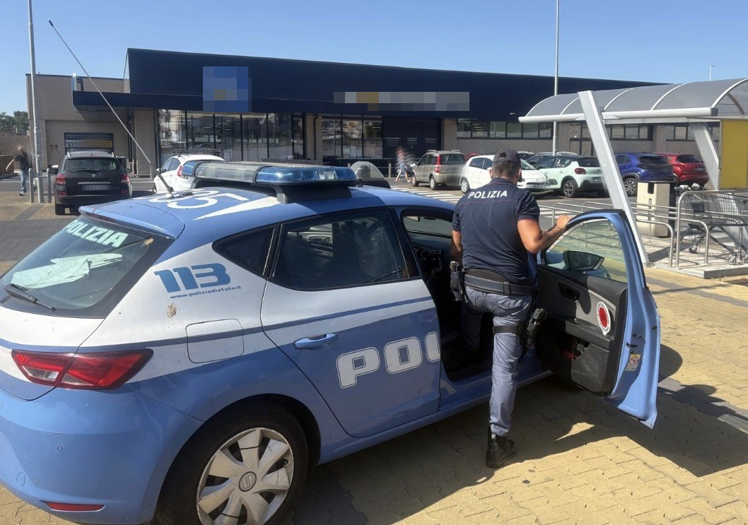 Screenshot Rapina al supermercato, la Polizia individua due presunti autori