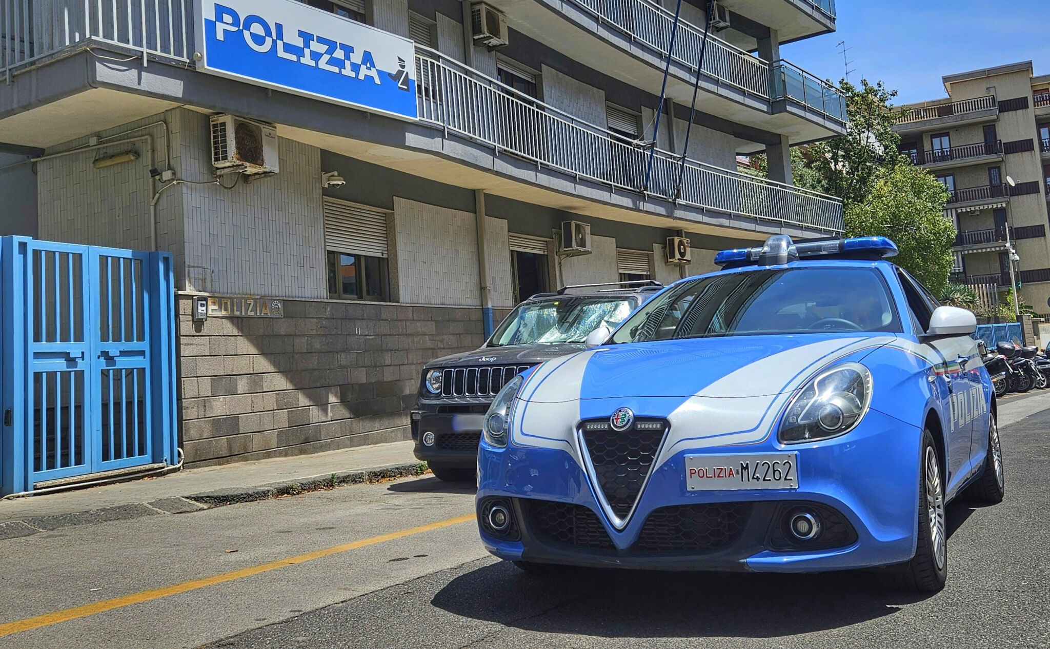 SCOPERTA E CHIUSA DALLA POLIZIA DI STATO UNA CASA DI PROSTITUZIONE NEL CUORE DI CATANIA. DENUNCIATA UNA 37ENNE DI NAZIONALITA’ CINESE Scoperta e chiusa casa di prostituzione vicino Corso Italia
