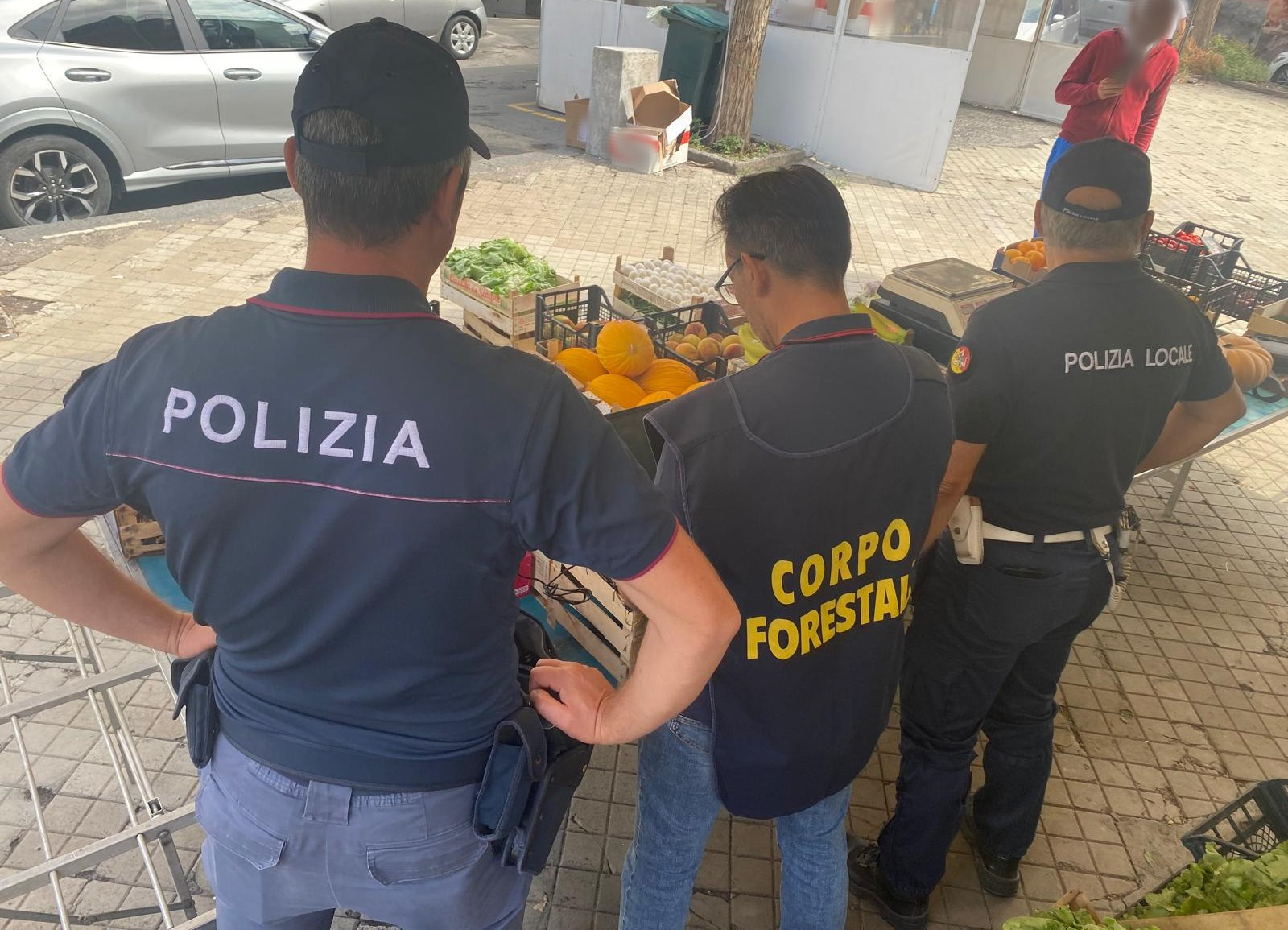 SICUREZZA ALIMENTARE E CONTRASTO ALL’ABUSIVISMO COMMERCIALE AD ADRANO 1 Adrano: blitz antidifesa alimentare, sequestrati 230 kg di ortofrutta