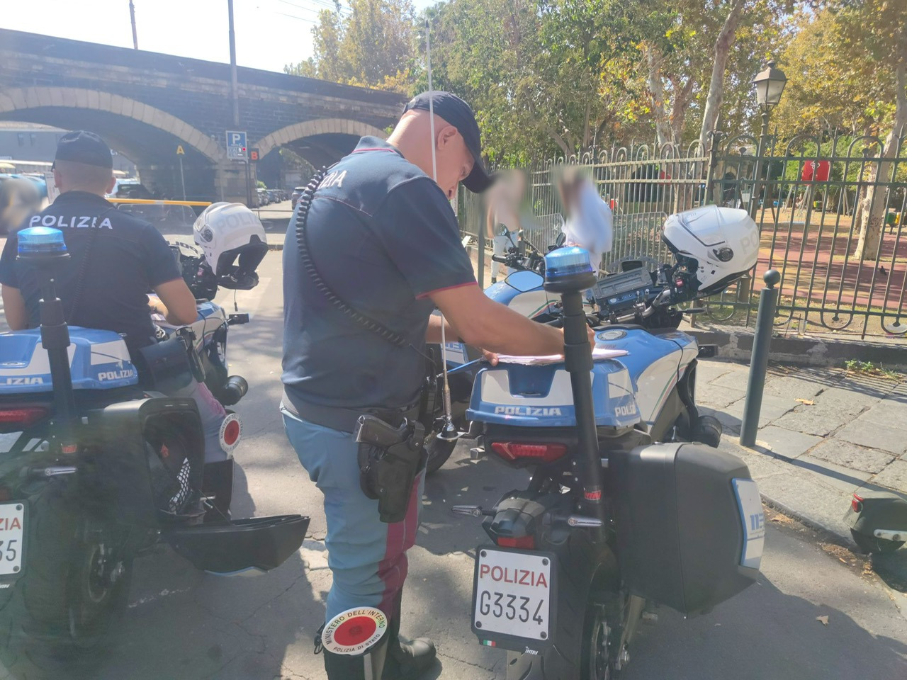SORVEGLIATO SPECIALE CON DIVIETO DI SOGGIORNO A CATANIA SORPRESO TRA LE AUTO IN SOSTA 27ENNE ARRESTATO DALLA POLIZIA DI STATO Catania, viola il divieto di soggiorno: arrestato 27enne