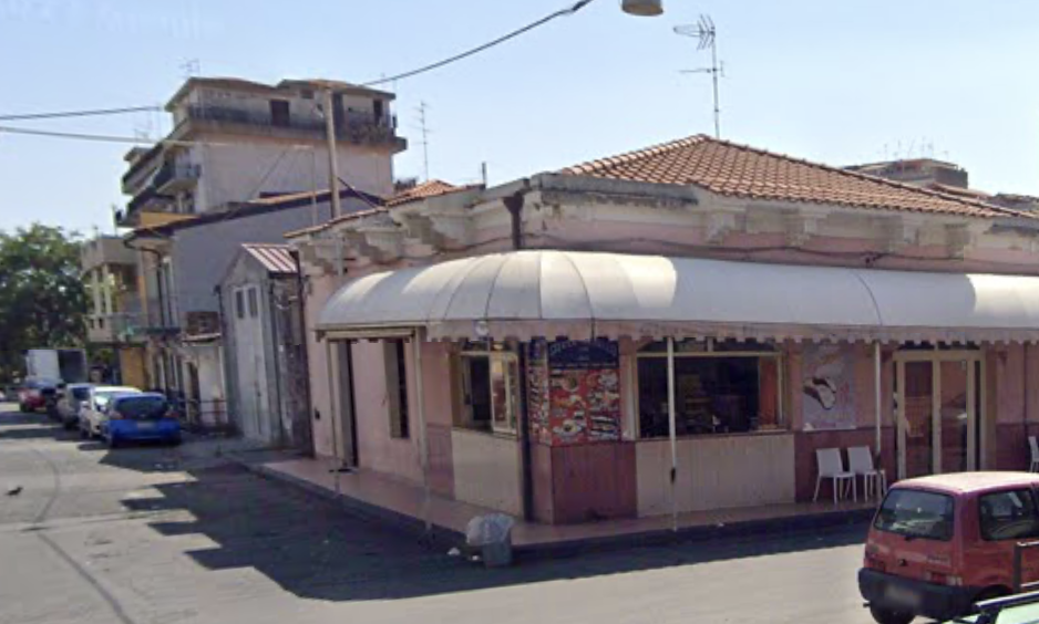 Spari contro la panineria tra ’u Passareddu e ’u Locu