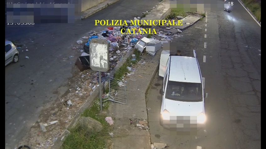 Rifiuti a Catania: oltre 300 illeciti scoperti grazie alle telecamere