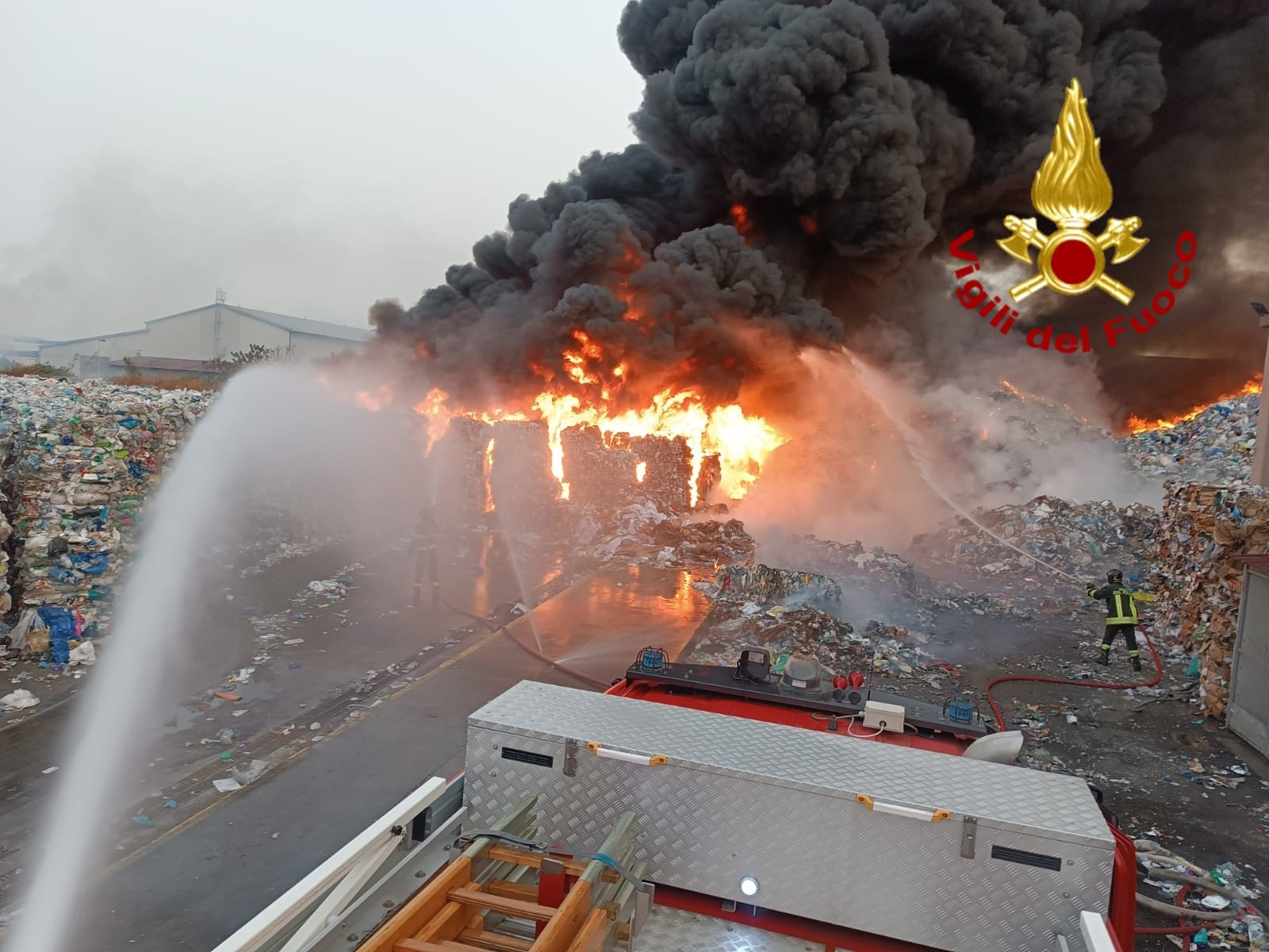 incendio zona industriale Roghi nelle aziende, l’UGL lancia l’allarme “Basta emergenze: servono controlli e prevenzione” Tre incendi in pochi giorni nel Catanese
