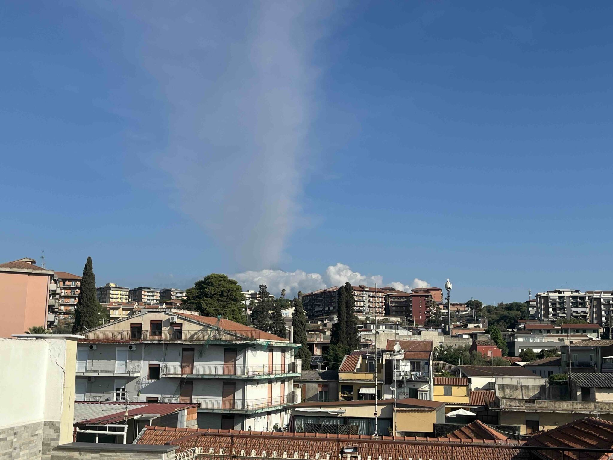 vona etna codice volo rosso cenere vulcanica Etna, aeroporto di Catania chiuso fino alle 15: stop ad arrivi e partenze