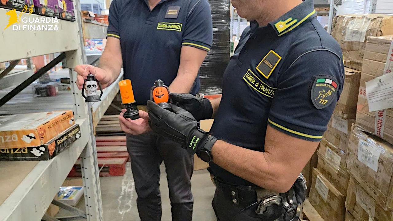 sequestro Halloween Misterbianco Halloween, maxi sequestro a Misterbianco: oltre 11 milioni di articoli