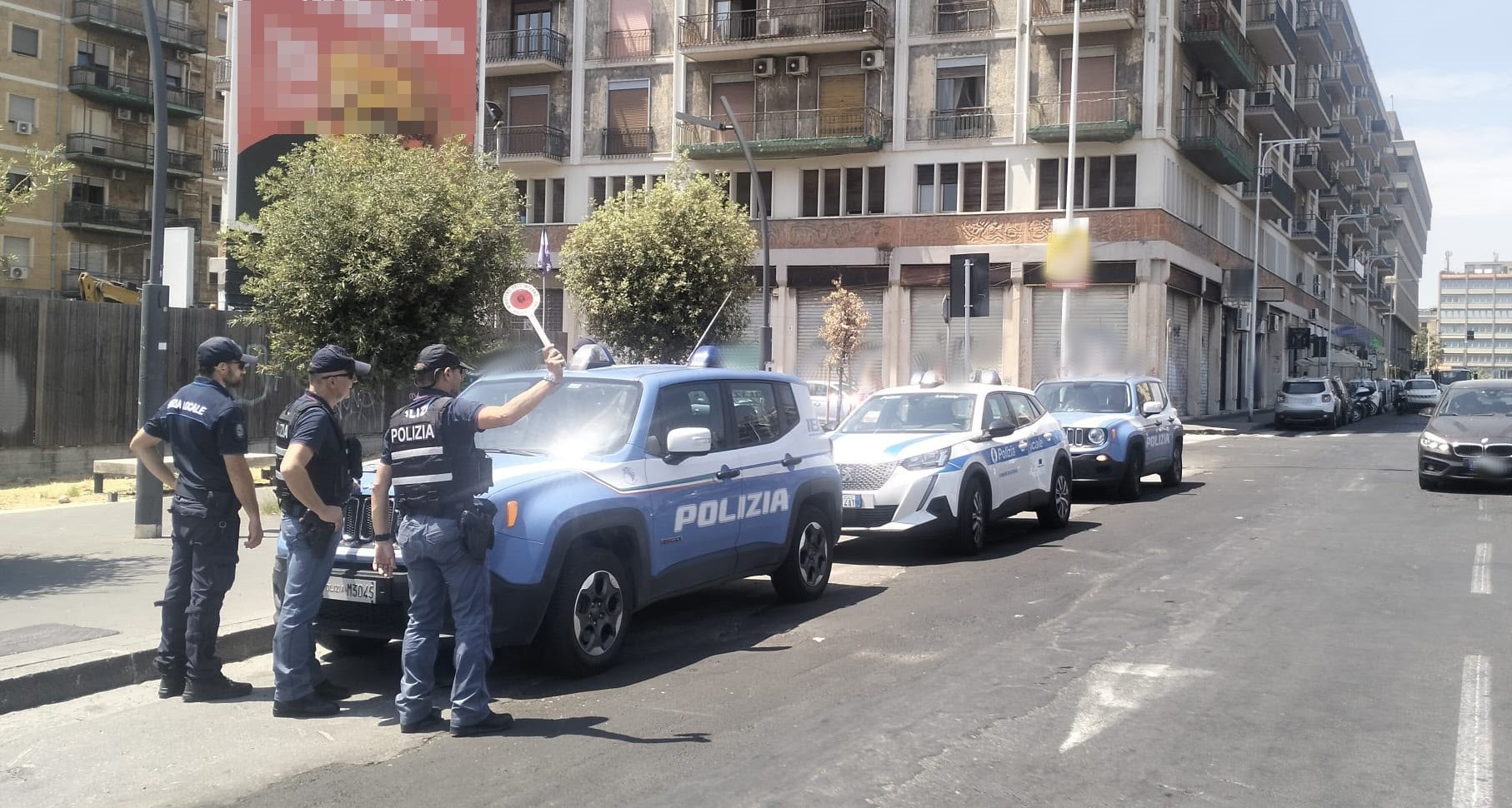 CONTROLLI CONGIUNTI DI POLIZIA DI STATO E POLIZIA LOCALE IN 8 STRUTTURE RICETTIVE TRA PIAZZA FEDERICO DI SVEVIA E VIA DI SANGIULIANO, Catania, controlli nei B&B del centro: denunciati cinque titolari