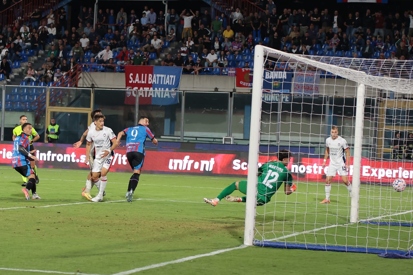 Catania Crotone Catania, rimonta di carattere: Insigne e Coda stendono il Crotone