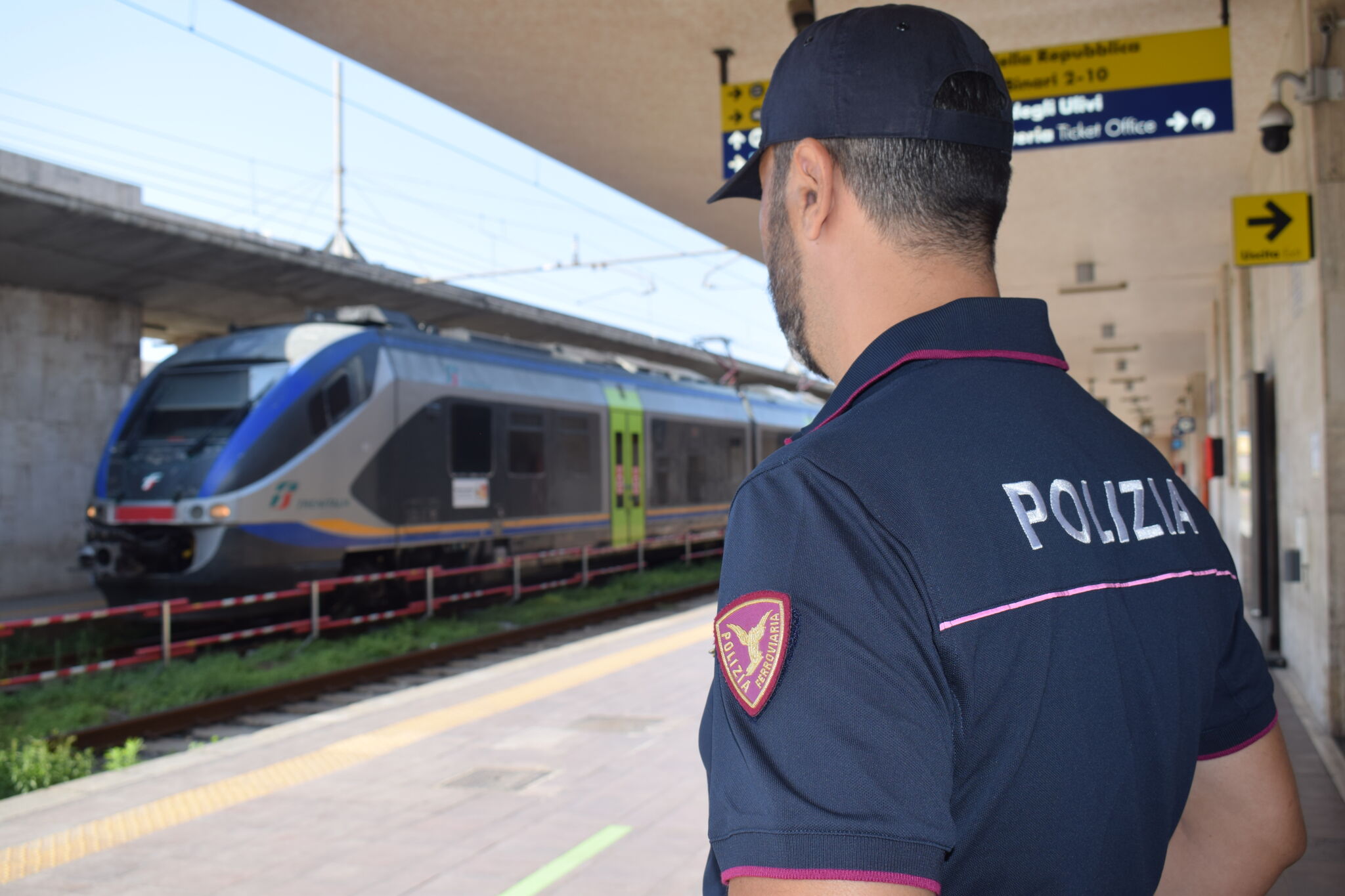 DESTINATARIO DI UN ORDINE DI CARCERAZIONE RINTRACCIATO DAGLI AGENTI DELLA POLIZIA DI STATO NELLA ZONA DELLA STAZIONE Ricercato per un ordine di carcerazione: arrestato in stazione