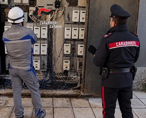 Foto CT P.zza Dante Scoperti 5 allacci abusivi alla rete elettrica